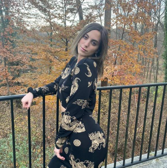 Meet your Posher, Danielle - Picture 1 of 1